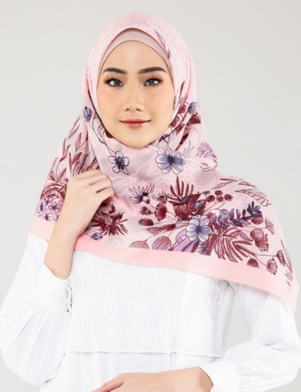 Hijab dengan motif floral